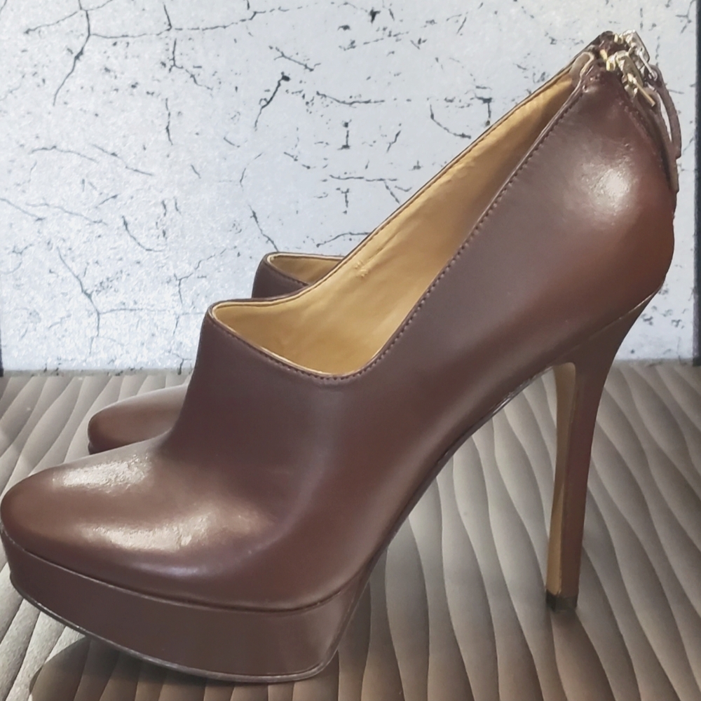 Nine West leather brow pumps, pristine condition, never worn